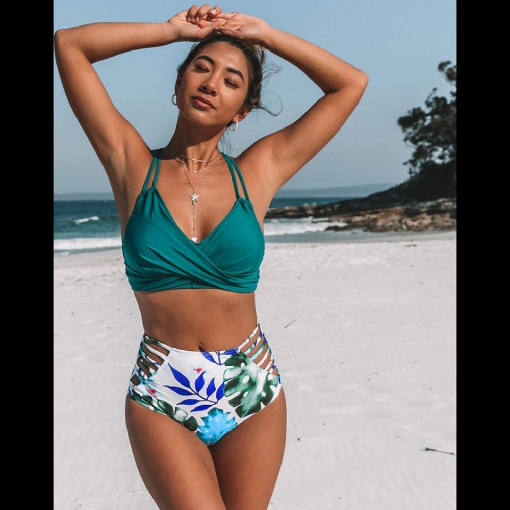 5⭐💕 Tropical Palms Twist Front Bikini